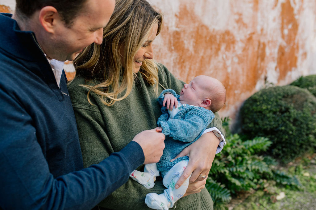 Parents d'intention avec nouveau-né